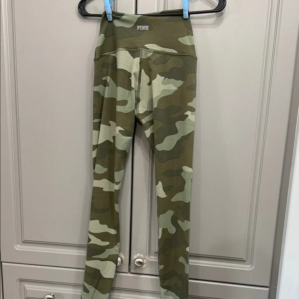 Victoria's Secret Green Camouflage Leggings - Picture 4 of 8
